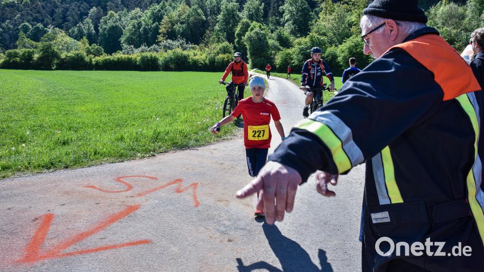 Da geht's lang! Bei Adertshausen half sogar eine Markierung bei der Orientierung. Bild: Stephan Huber