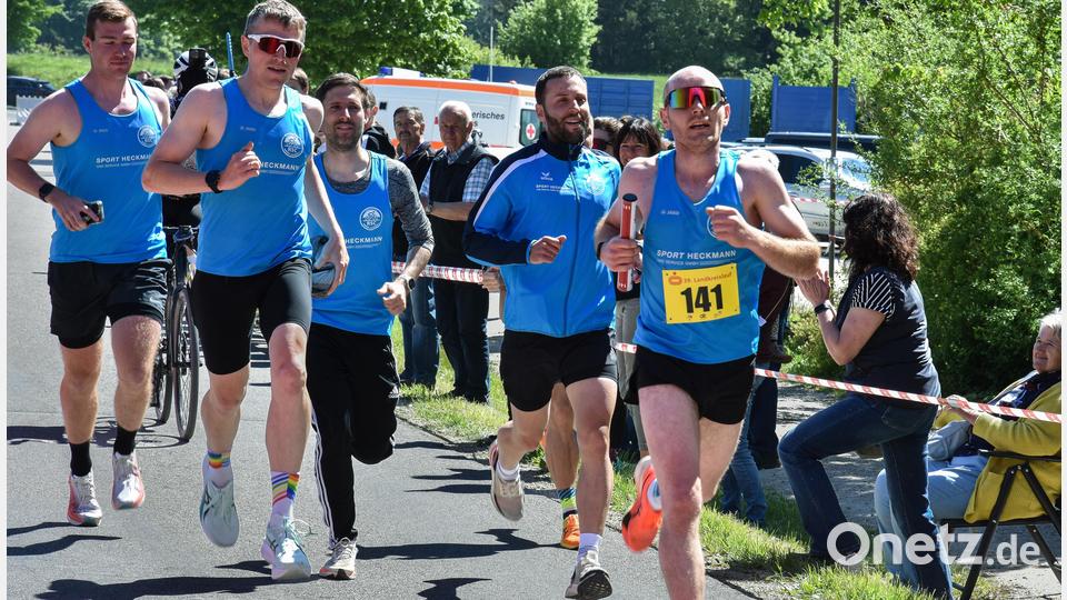 Gemeinsam ins Ziel: Einige Teams gönnten sich diesen Moment. Bild: Stephan Huber