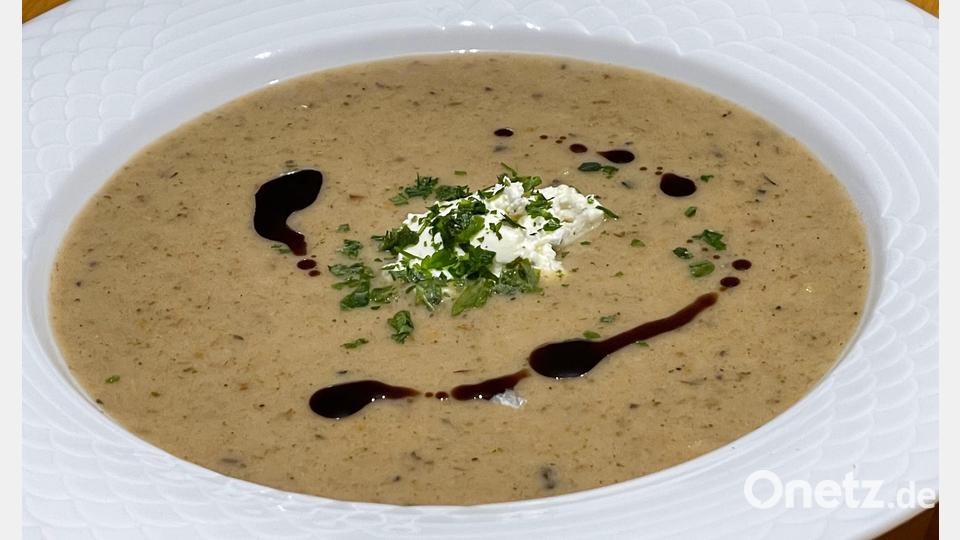 Irgendwann ist auch das beste Brot altbacken. In einer Suppe werden die harten Reste zu einer würzigen Vor- oder Hauptspeise. Bild: za