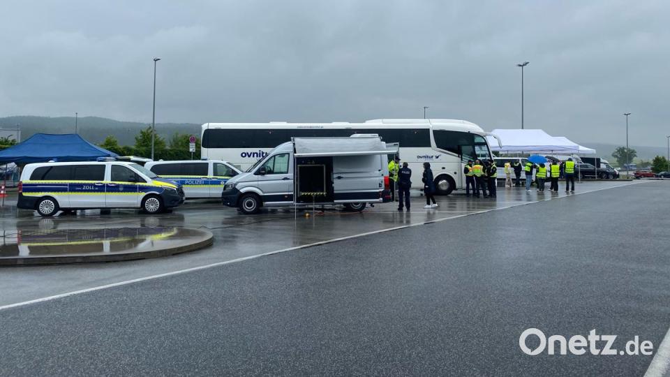 Eine Großkontrolle auf der A93 bei Pfreimd brachte zahlreiche Verstöße ans Licht. Symbolbild Polizeipräsidium Oberpfalz