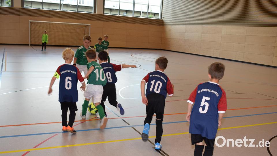 G-F Jugend der SG Wernberg/Weihern durfte als erste die neue Halle testen. Bild: bnr