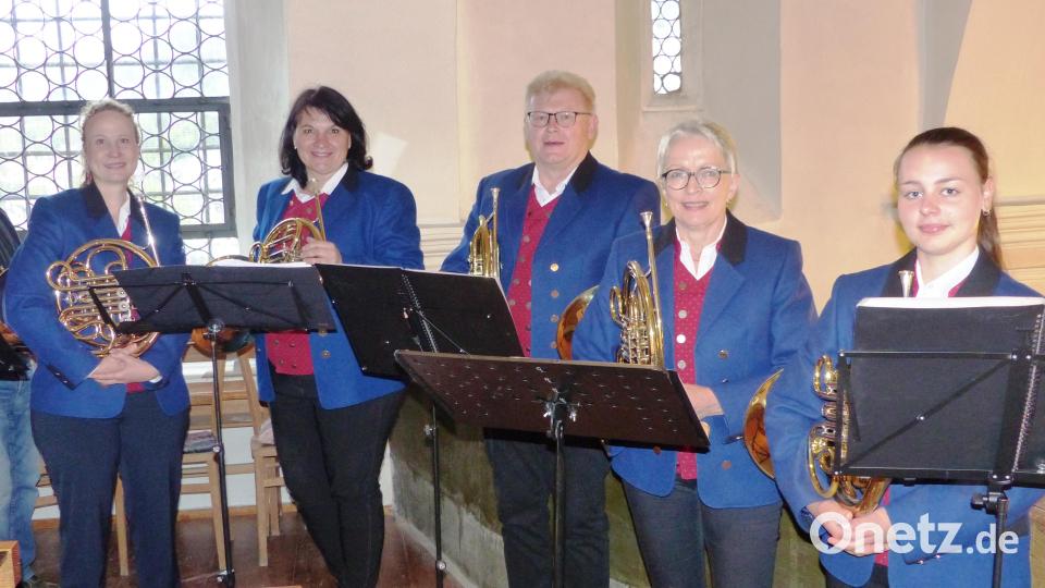 Das Waldhornensemble aus Freudenberg unter Leitung von Barbara Gerl (Zweite von links) gestaltete den Festgottesdienst des Alpenvereins Sektion Amberg in St. Martin in Pfaffenhofen musikalisch. Bild: jp