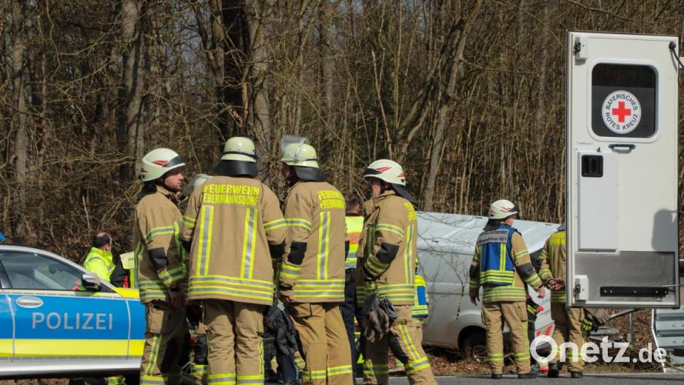 Unfall auf der Vilstalstraße zwischen Wolfsbach und Ensdorf. Bild: Wolfgang Steinbacher