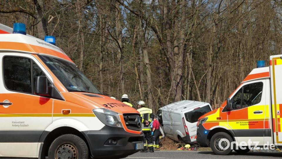 Unfall auf der Vilstalstraße zwischen Wolfsbach und Ensdorf. Bild: Wolfgang Steinbacher