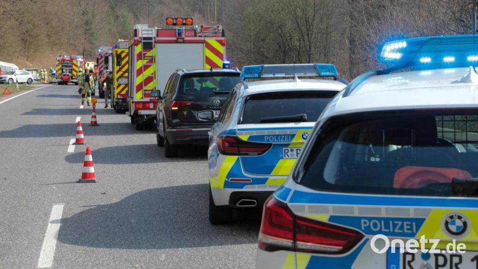 Unfall auf der Vilstalstraße zwischen Wolfsbach und Ensdorf. Bild: Wolfgang Steinbacher