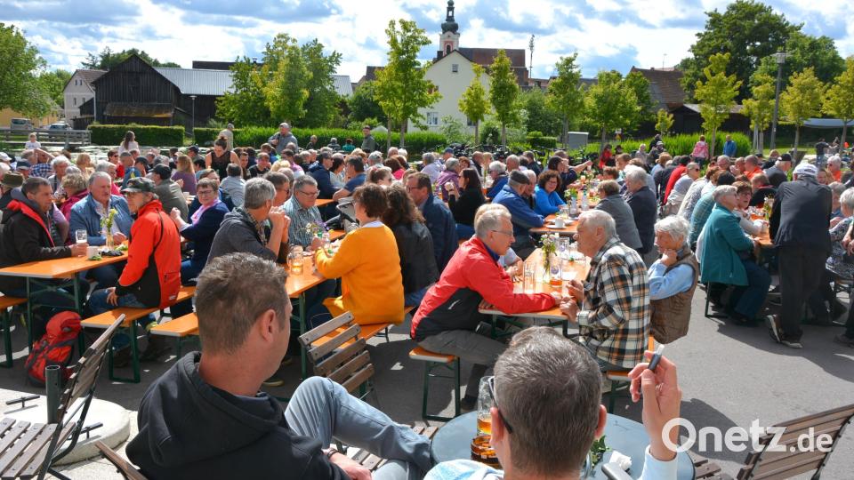 Mächtig was los war am Donnerstag am Freizeitareal, beim 2. Zoigl- und Vatertagsfest des Tourismusverein Bad Neualbenreuth-Sibyllenbad. Bild: jr