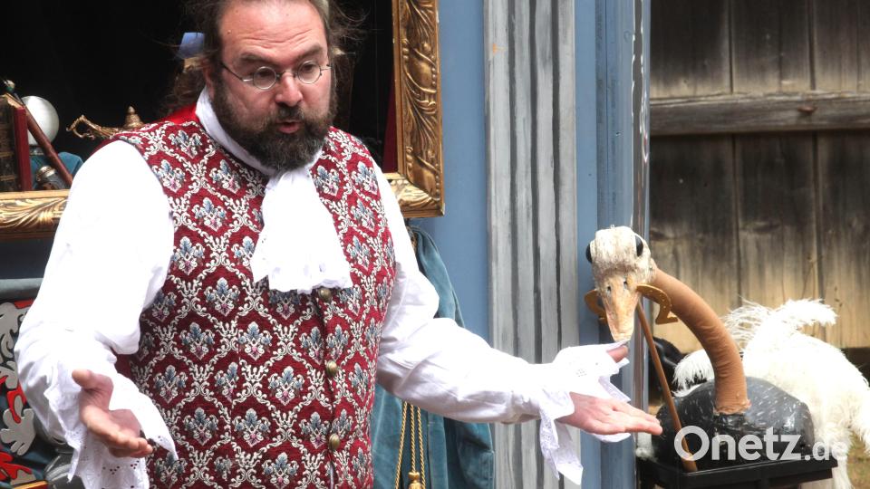 Der Festspielverein Oberviechtach lockte die Familien mit dem Puppentheater in den „Matzhof“ und zeigte in einer Neuinszenierung Goethes Ballade vom Zauberlehrling. Bild: Hirsch