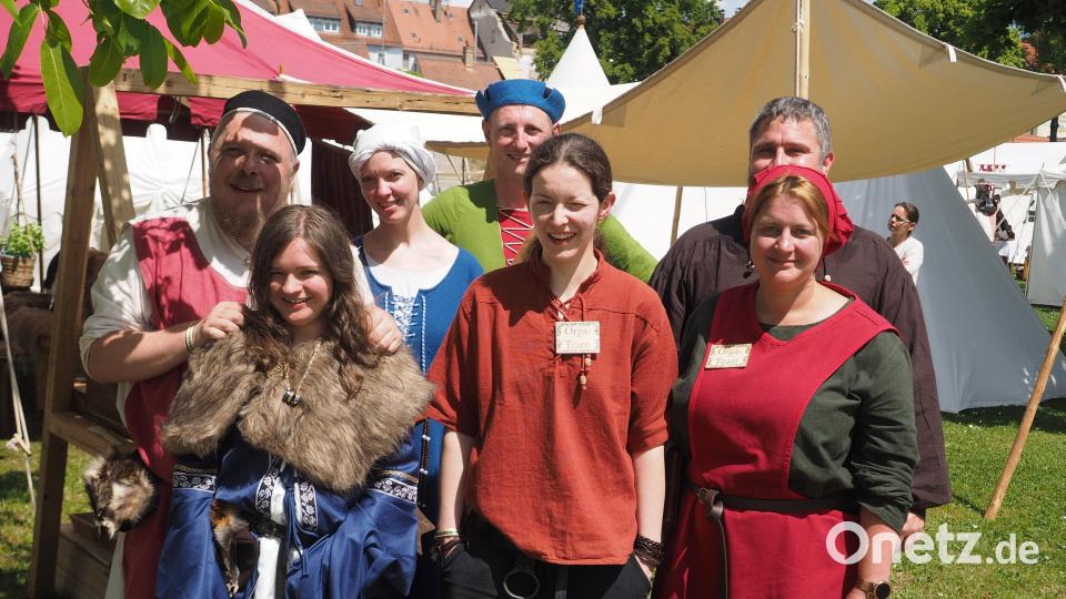 Viel gute Laune und strahlende Gesichter gibt es beim Mittelaltermarkt. Bild: kek