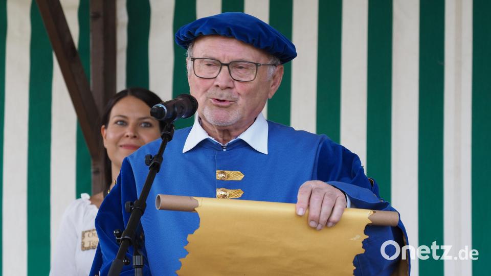 Helmut Dietl heißt die Besucher willkommen. Bild: kek