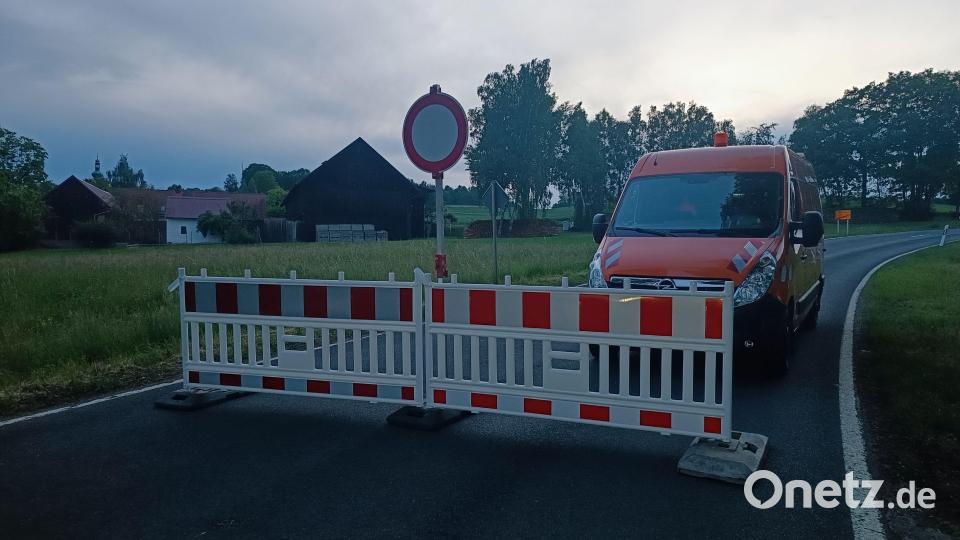 Schusswechsel bei Polizeikontrolle in Schirnding: Ein Mann schießt auf Beamte und wird tödlich getroffen. Bild: nic