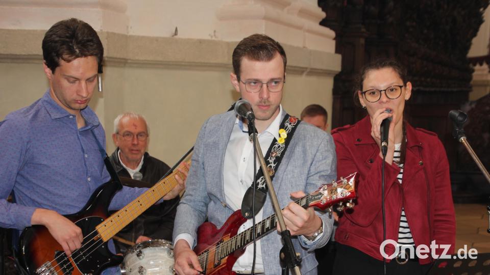Die Band &quot;At light&quot; umrahmte mit ihren Liedern den Gottesdienst. Bild: kro