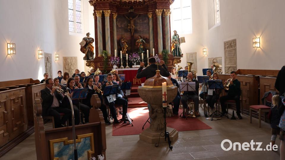 Der Posaunenchor Neustadt am Kulm, unter der Leitung von Jan Prischenk und mit Unterstützung aus dem Bezirkschor, umrahmte den Festgottesdienst feierlich. Bild: rpp