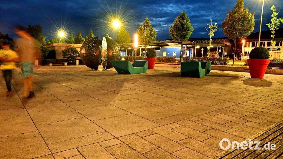 Der Multifunktionsplatz ist ein Präsentierteller der Amberger Altstadt. Er liegt gegenüber des Bahnhofs, direkt am Beginn der wichtigsten Zufahrt - der Bahnhofstraße. Archivbild: Petra Hartl