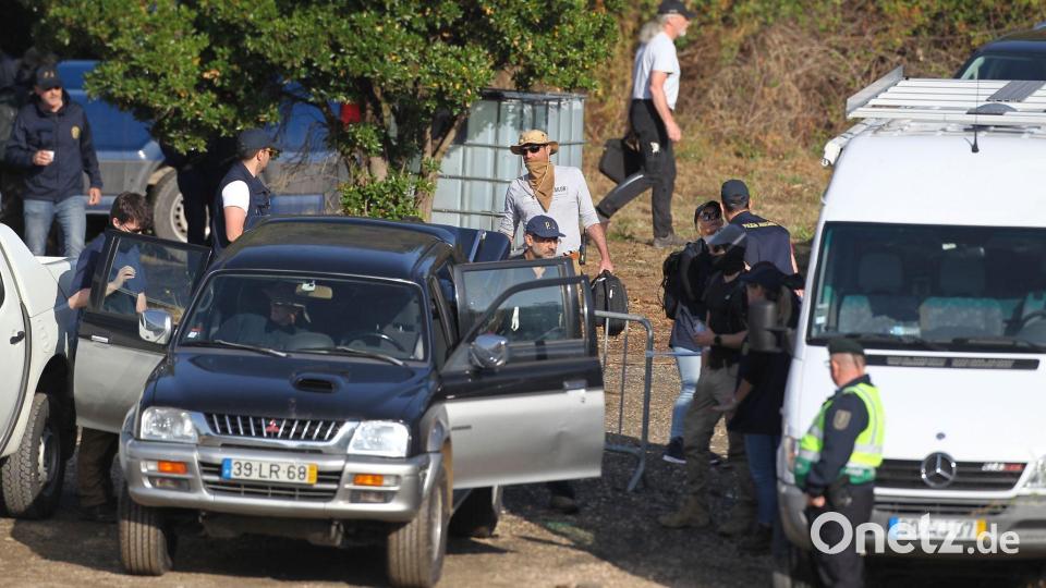 Auch 2023 bereiteten sich Suchteams der Polizei auf eine Suche im Süden Portugals vor. (Archivbild) Bild: Joao Matos/AP/dpa
