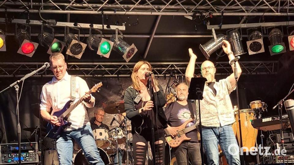 Die Musiker von TotoX spielen heuer am Marktplatz auf dem Amberger Altstadtfest. Bild: Christian Müller/exb