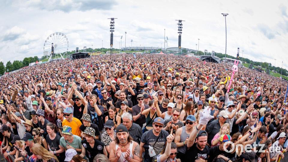 Zum 30. Jubiläum erwarten die Veranstalter bei Rock im Park fast 90.000 Musikfans - so viele wie noch nie. Bild: Daniel Karmann/dpa