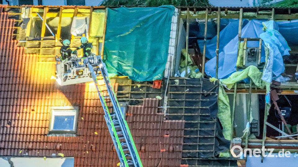 In Ulm wurden infolge des Unwetters mehrere Wohnhausdächer abgedeckt. Bild: Jason Tschepljakow/dpa