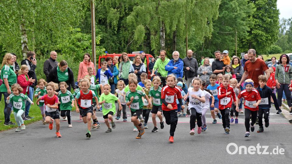 9. Weiherlauf des SV Plößberg: Start der Bambinis über 500 Meter. Bild: Gebert