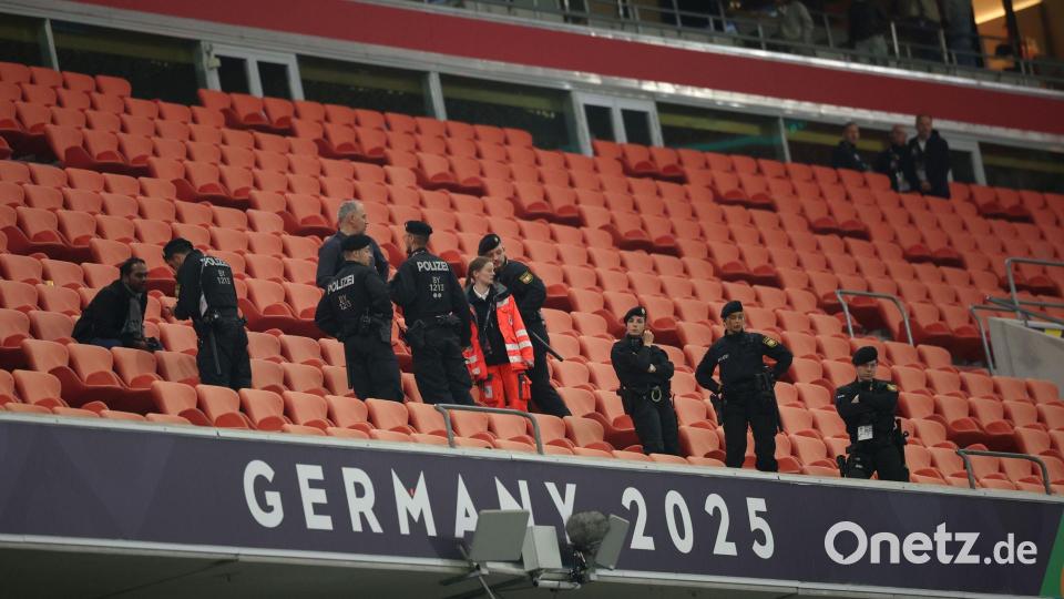 Ein Mann aus dem Landkreis Garmisch-Partenkirchen stürzte in München von der Tribüne und starb an den Folgen. Bild: Christian Charisius/dpa