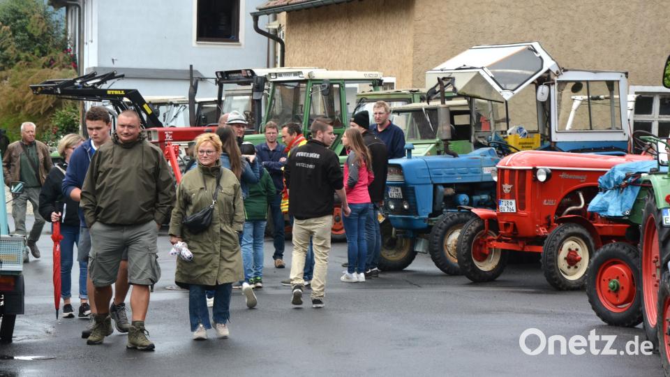Bei der Oldtimerausstellung gab es für die Besucher einiges zu entdecken. Bild: jr