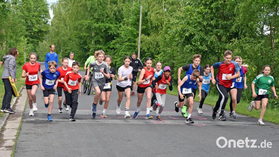 9. Weiherlauf des SV Plößberg: Start der U14 und U16 über 2300 Meter. Bild: Gebert