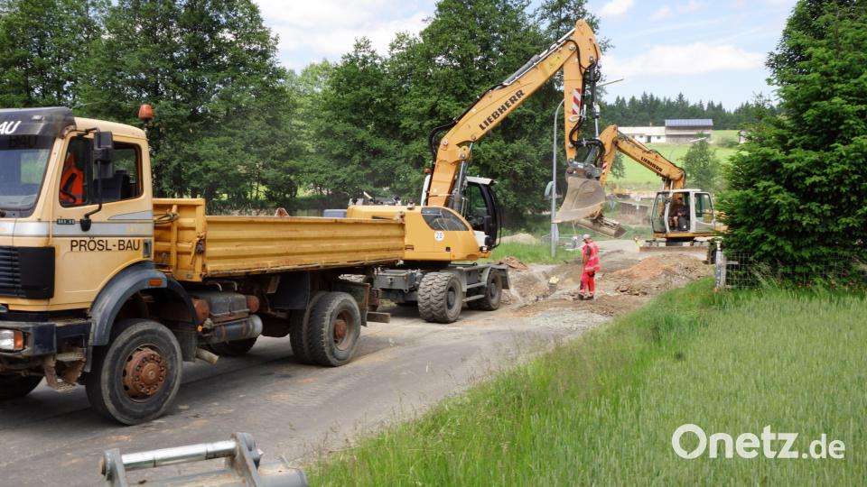 "Was lange währt, wird endlich gut": Die vor drei Jahren begonnenen Bauarbeiten haben die Ortsmitte erreicht, ein Ende ist nun in Sicht. Für die Bürger brachten die Arbeiten reichlich Belastungen mit sich. Bild: bkr