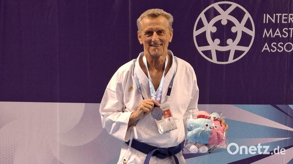 Dieter Baller ist Vize-Weltmeister in Karate bei den World Masters in Taiwan geworden. Er musste sich in seiner Altersklasse nur gegen den Karateka aus Japan geschlagen geben. Bild: Baller