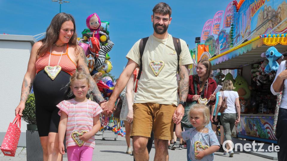 Die diesjährige Dultfamilie: Mutter Lena Ries (von links), Tochter Emma, Vater Bene Ries und das jüngste Kind Fred freuen sich auf einen schönen Tag auf der Amberger Pfingstdult. Bild: Wolfgang Steinbacher