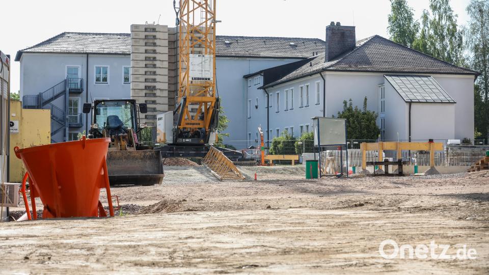 Rund um das BRK-Seniorenheim in Vilseck wird gebaut, am 23. Mai ist Grundsteinlegung: Das BRK errichtet hier ein "Seniorenwohnquartier". Bild: Wolfgang Steinbacher