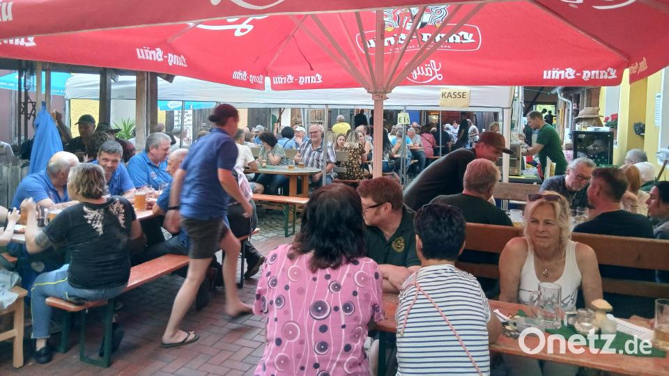 Beim Fischerfest in Neuhaus gab es am vergangenen Wochenende fast keine freien Plätze mehr. Bild: Reinhard Sertl