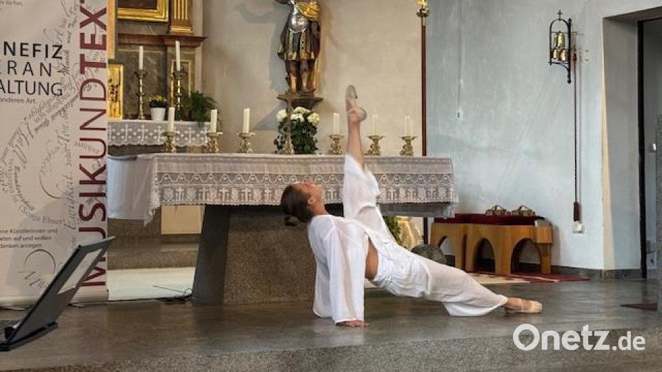 Marlene Götz tanzte in der Kirche St. Pankratius. Bild: Werner Landgraf