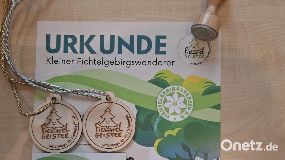 Wer sich sechs oder sieben Stempel abholt, der bekommt als Belohnung eine Urkunde und eine Silbermedaille, bei acht oder neun Stempeln ist es eine Goldmedaille. Bild: Holger Kamecke