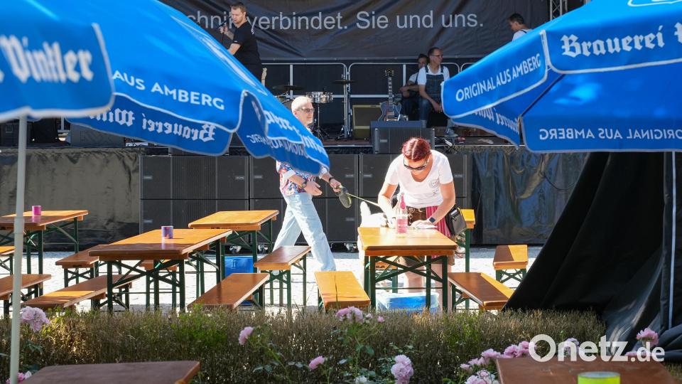 Die Ruhe vor dem Ansturm: Das Amberger Altstadtfest nimmt im Laufe des Tages sicher immer mehr Fahrt auf. Bild: Petra Hartl