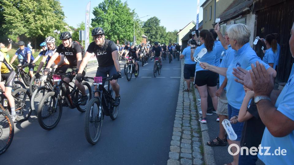 Vorfreude pur auf die Tour: Die Zuschauer am Straßenrand werden die Teilnehmer wieder lautstark anfeuern. Archivbild: fz