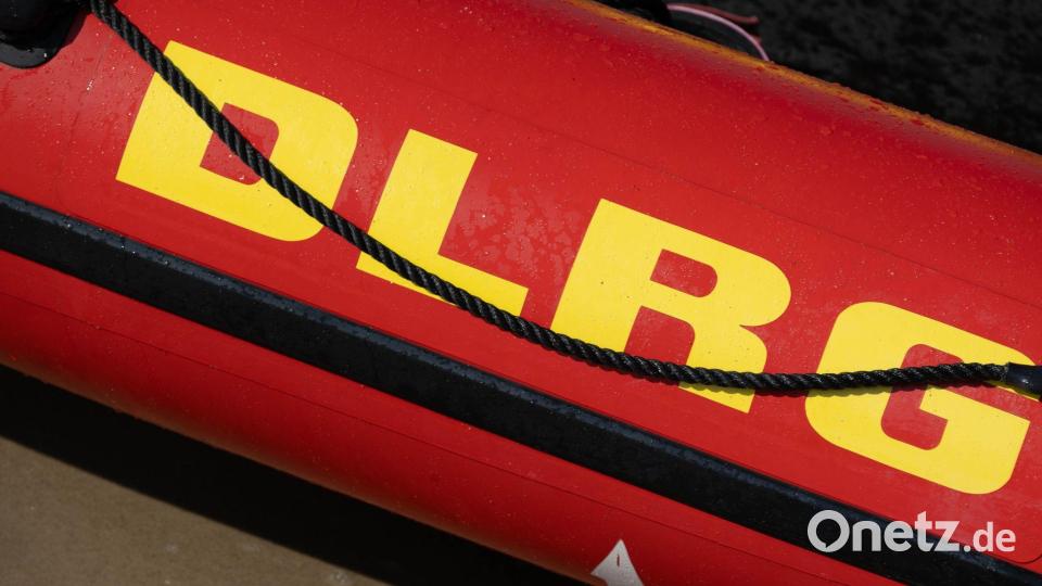 Bei den hohen Temperaturen suchten viele Menschen Erfrischung im Wasser - mit teils schlimmen Folgen. (Symboldfoto) Bild: Stefan Sauer/dpa