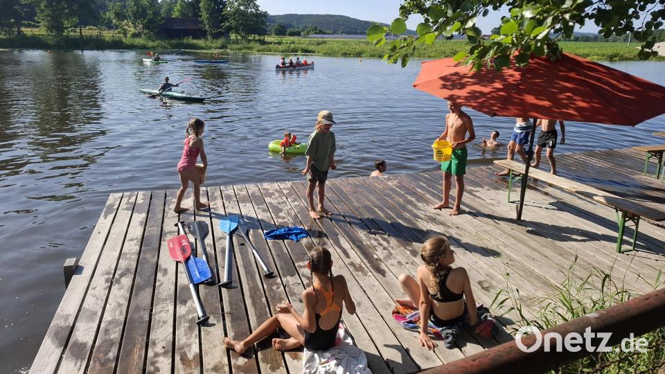 Auch die Kinder hatten auf, an und in der Naab ihre Freude. Bild: jua
