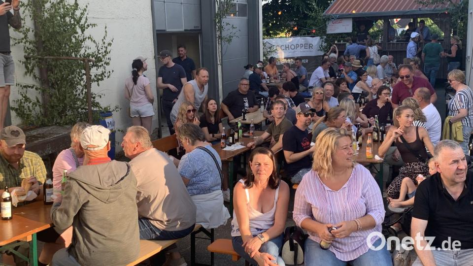 Im alten Raiffeisen-Innenhof wurde es eng. Bild: tok