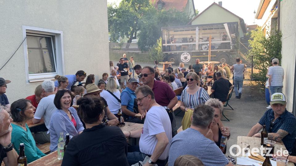 Volles Haus beim Hutza-Club. Bild: tok