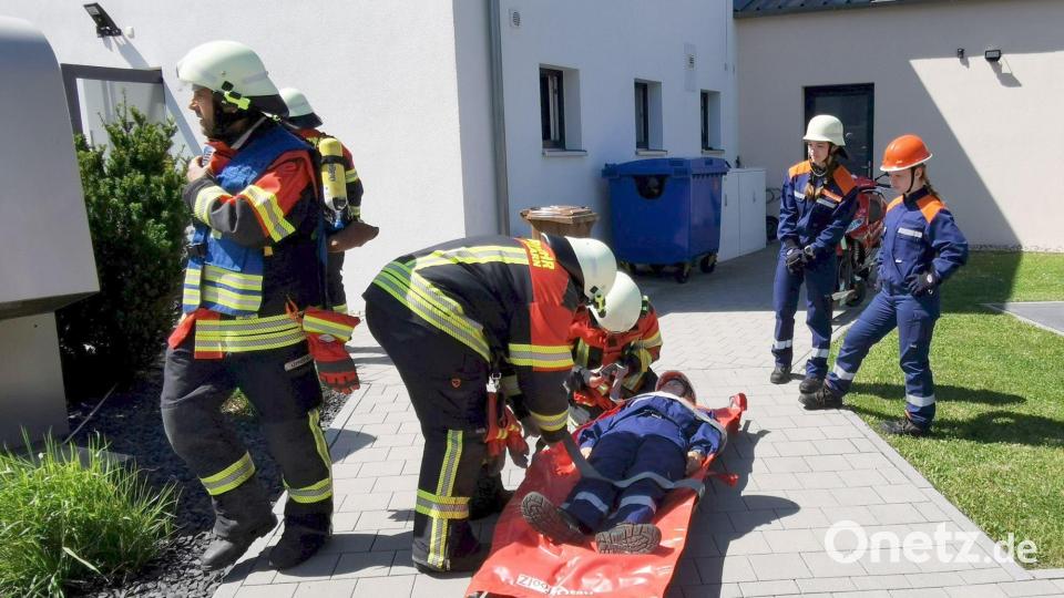 Der Atemschutztrupp konnte bereits eine vermisste Person retten. Bild: gz