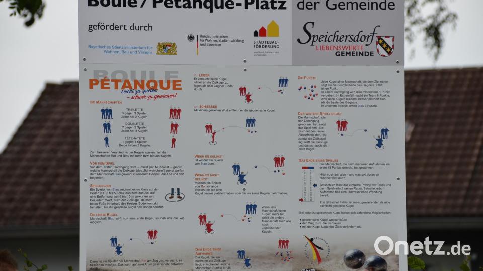 Boule, Petanque und Boccia – eine Infotafel erklärt die jeweiligen Regeln. Bild: ak
