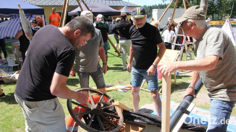 Der Aufbau des Piratenschiffs hat begonnen. Bild: kro