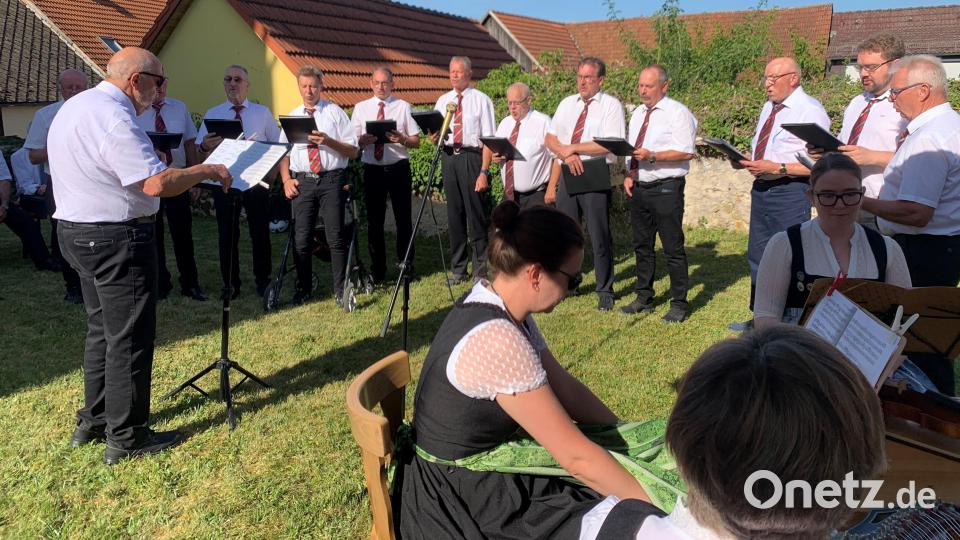 Der MGV Kürmreuth singt das Lied „Auf, auf zum fröhlichen Jagen“. Bild: hdk