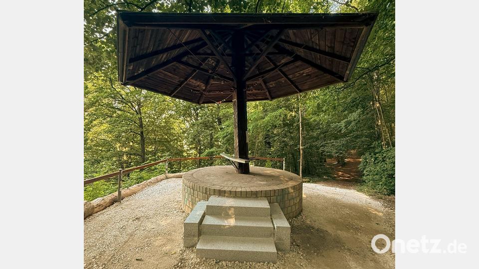 Pünktlich zum Bergfest: Der Aussichtspunkt „Schwammerl“ am Mariahilfberg in Amberg wurde renoviert. Bild: Manfred Wilhelm