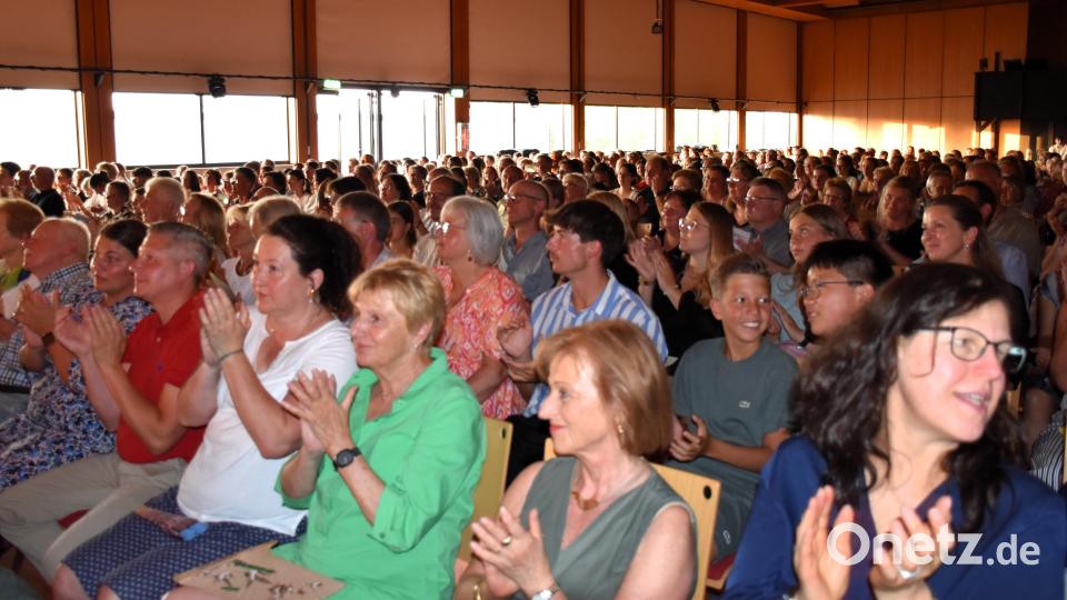 Immer wieder spendete das große Publikum begeistert Beifall für die musikalischen Beiträge. Bild: ubb