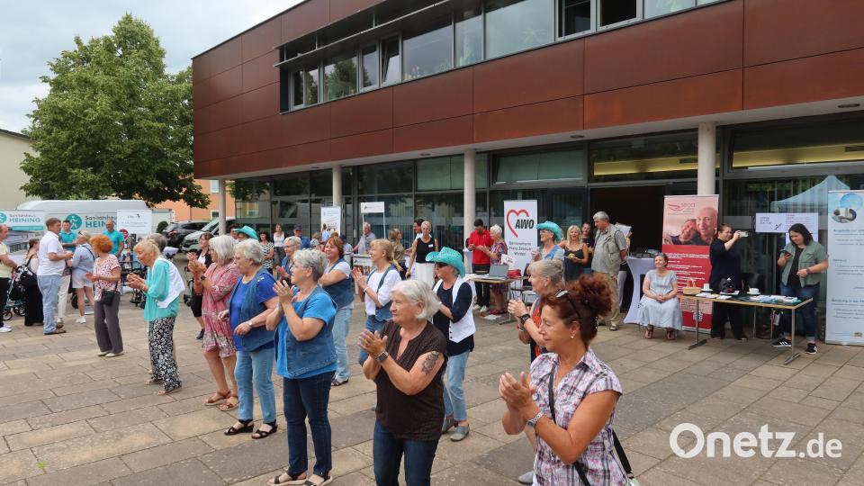 Die Line-Dance-Gruppe &quot;Oldies but Goldies&quot; trat am Freitag beim Seniorentag auf. Bild: Kunz