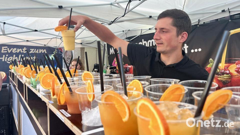 Wer kein Bier möchte, kann auch Cocktails schlürfen. Bild: Gabi Schönberger