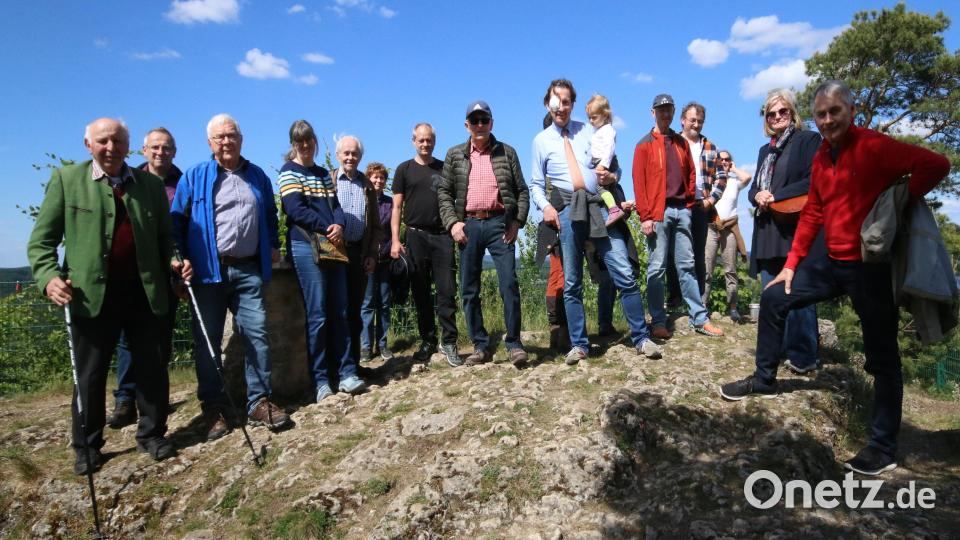 Die Wandergruppe des MGV Mariazell und MGV Högen auf der Burgruine Lichtenegg. Bild: René Rausch