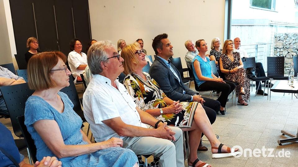 Das Spannungsverhältnis Stadt – Land spricht der Autor nicht nur im Gesellschaftsroman „Die Privilegierten“ an, sondern auch in einem von ihm geschaffenen Dokumentarfilm über den Regisseur Werner Herzog, der das Interesse der Besucher findet. Bild: lg