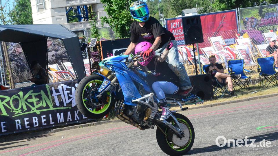 Zwei auf einem Motorbike. Bild: Kunz
