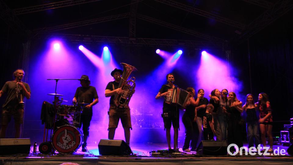 &quot;Oansno&quot; und ihre weiblichen Groupies. Bild: kro